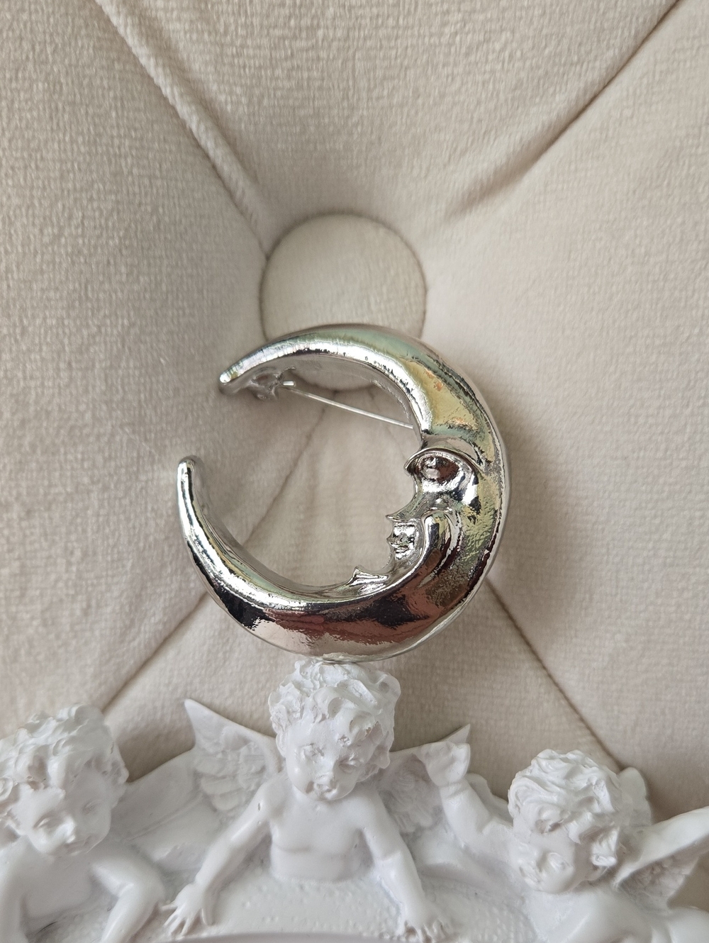 Silver Crescent Moon Retro Inspired Brooch In Classic Silver, NWT